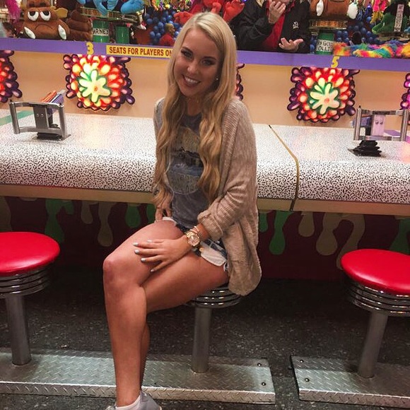 Meet your Posher, Reese - Picture 5 of 7